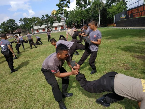 Brimob Polda Banten Latihan Pendalaman Ilmu Bela Diri
