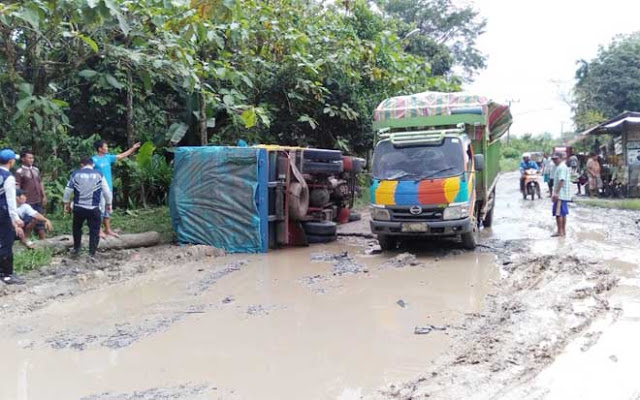 Jalan Lintas Sekayu-Pali Mirip Kumbangan Kerbau, PUPR Muba dan Pemda Sumsel “Cuek”