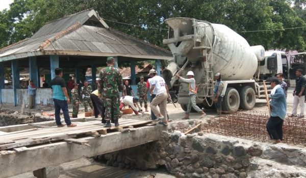 Kodim Lamsel Gotong Royong Percepat Pembangunan Jembatan Dermaga Canti