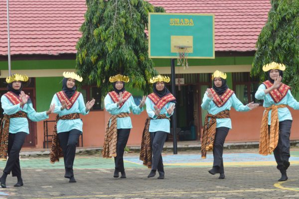 Jumat Seni SMA Negeri 1 Banyumas Kembangkan Lestari Budaya Bangsa, Cinta Tanah Air