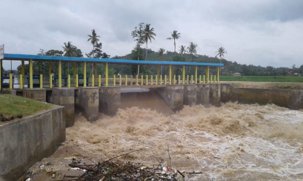 Air Meluap Bendungan Way Gatel Pringsewu Mengkhawatirkan