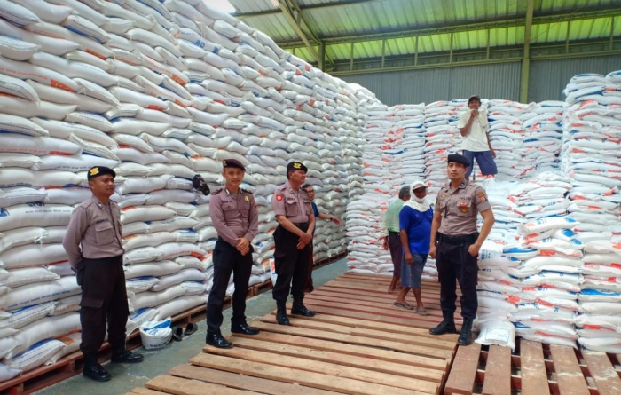 Penyaluran Beras Kabupaten Serang Dikawal Ketat Polisi