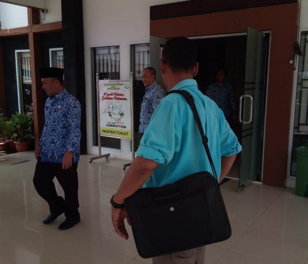 Bahas Soal Proyek Dengan Kontraktor, Sekda Muba Pimpin Rapat Tertutup, Wartawan Dilarang Liputan