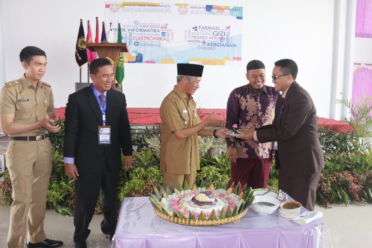 Sujadi Launching Sekolah Tinggi Teknologi Aisyah Pringsewu