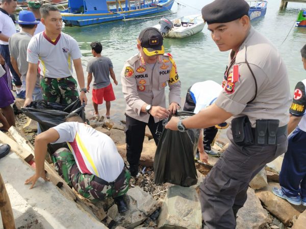 TNI dan Polres Pesawaran Peringati Hari Peduli Sampah Nasional 2019