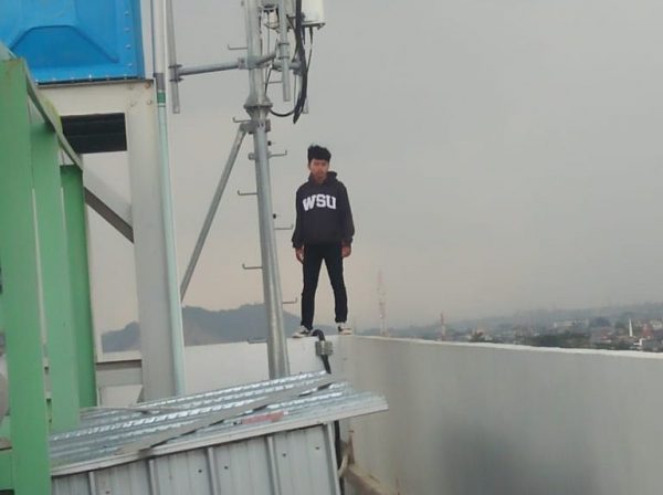 Pemuda Bunuh Diri di Transmart itu Bernama Tyas Sancana Ramadan IG : @tyassancanaramadan