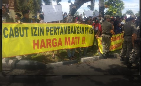 Aksi Warga Kedondong Tak Digubris,  Tiga Perusahaan Tambang Mas Masih Beroperasi