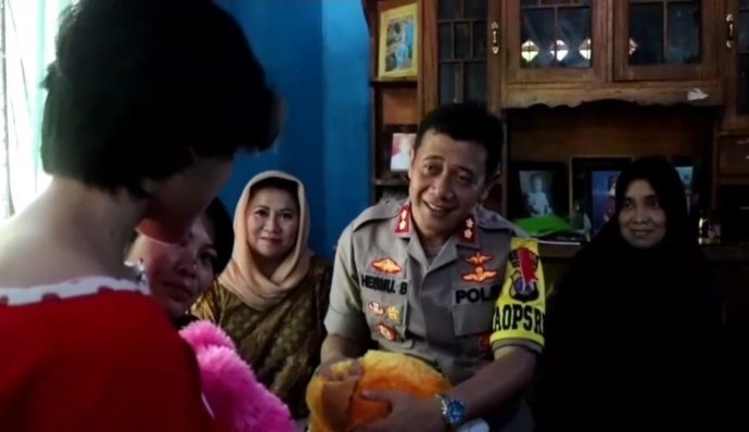 Kapolres Tanggamus Santuni Gadis Korban Incest di Pringsewu