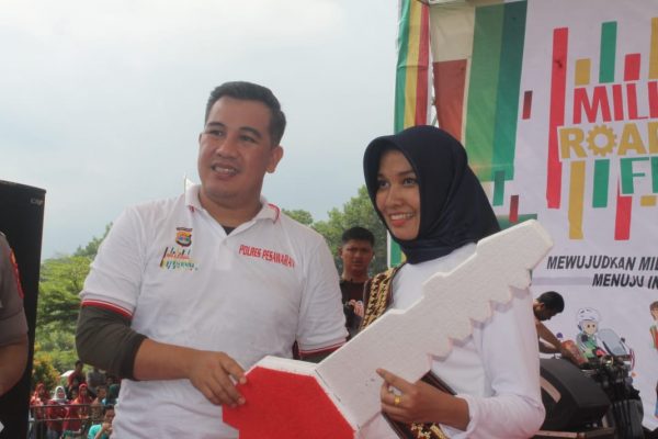 Saksikan Laga Final Bola Voli Tingkat Kecamatan Dendi Resmikan Lapangan Sidodadi