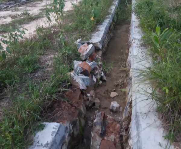 Laporan Ke Inspektorat Tak Digubris, Warga Laporkan Kades Gedung Aji Ke Pengak Hukum