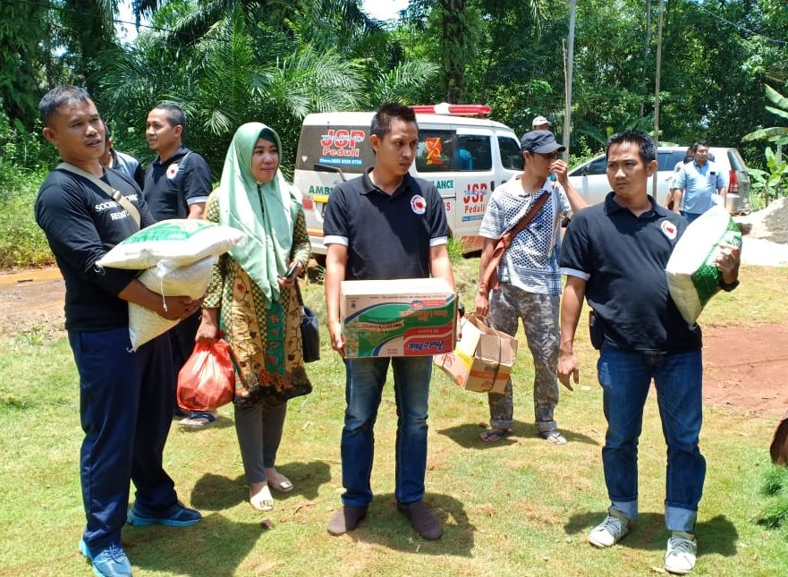 KJB Kunjungi Serly, Remaja SMP Yang Berjuang Merawat Adik dan Ayahnya Melawan Asam Urat Kronis 