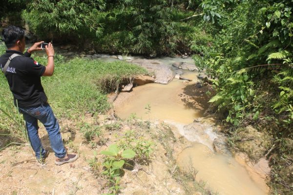 Menyusuri Limbah Kandungan Sianida dan Zat Kimia Tambang Emas Cemari Aliran Sungai dan Pemukiman Warga? 