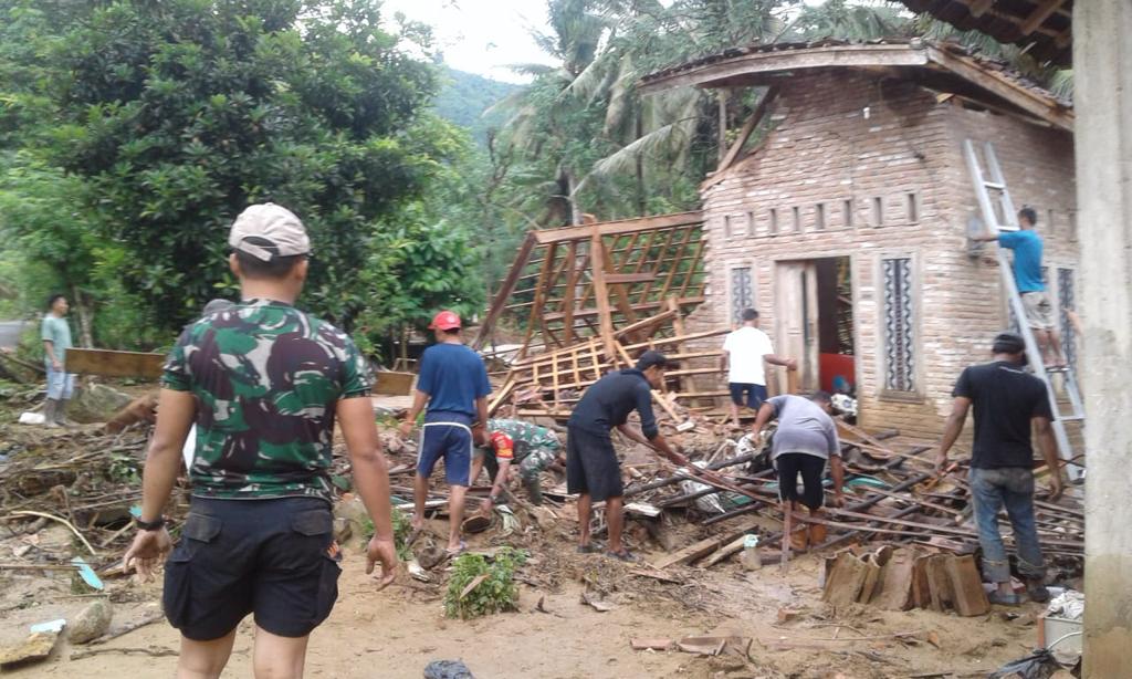 Banjir Bandang Desa Sanggi Dua Rumah Hanyut,  Satu Hancur