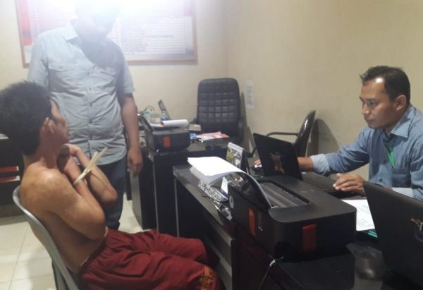 Gondol Motor Orang Bertamu Aksinya Terekam CCTV