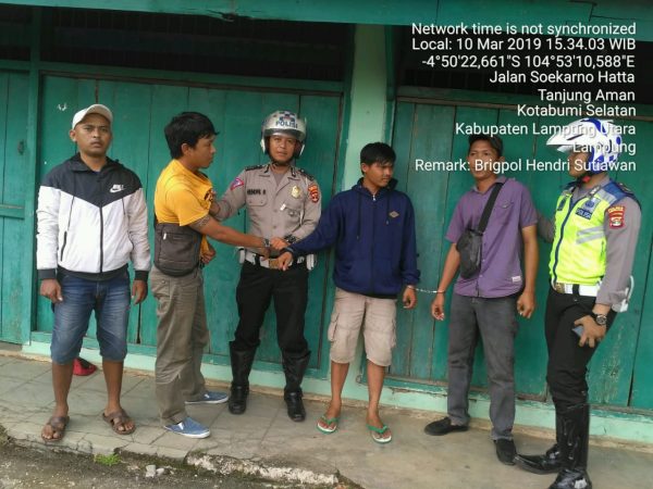 Quick Respon Satlantas Polres Lampura Gagalkan Aksi Tiga Copet “Nyaru” Pengamen Dalam Bus