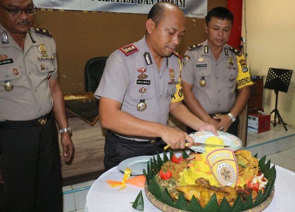 Moment Hari Jadi SDM Polri Kapolres Tulang Bawang Sampaikan Reward Untuk Anggota