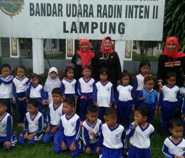 Anak Paud Daarut Tholibiin Jalan Jalan ke Bandara Udara Internasional Radin Inten II