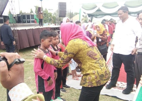Winarti Lounching ATM Gaji Aparat Kampung di Gedung Aji