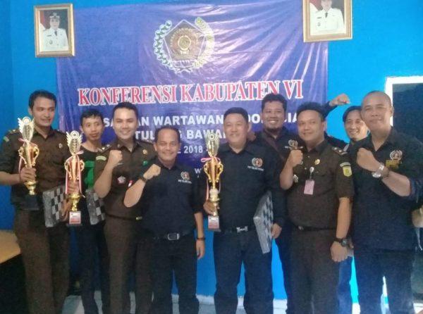 Krue Adikyaksa Tulang Bawang Silahturahmi ke PWI Menggala