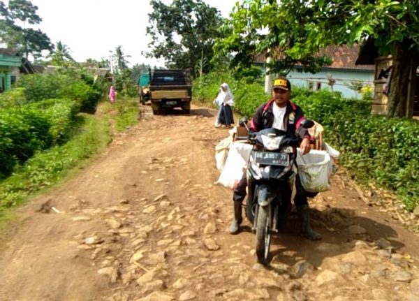Warga Taman Sari Berharap Pemda Tanggamus Bangun Jalan Kampung