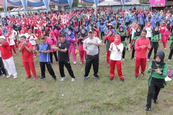Meriah HUT-10 Tahun Pringsewu, Warga Ambarawa Jalan Sehat dan Senam Jantung
