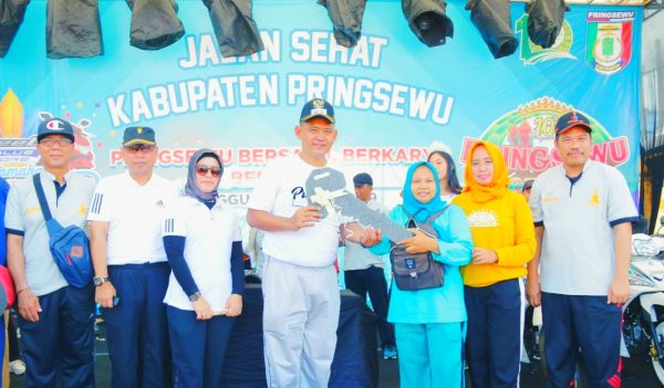 Ribuan Warga Ramaikan Jalan Sehat & Fun Bike HUT Ke-10 Kabupaten Pringsewu