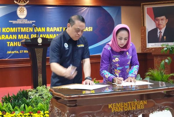 Winarti Tanda Tangani  Komitmen di Kemenpan RB