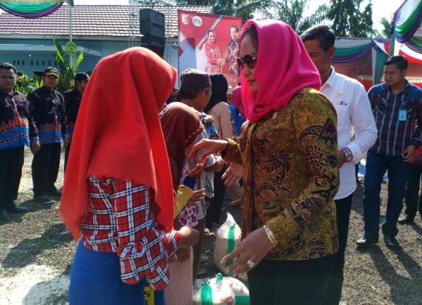 Winarti Anggarkan Bantuan Sosial Kepada 755 Anak Yatim Piatu Selama 2019, Santunan 10Kg Perorang