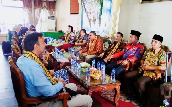 Wabup Pringsewu Sambut Kedatangan Para Dubes di Bandara