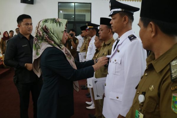 Bupati Dewi Handajani Lantik 7 Pejabat Pemkab Tanggamus