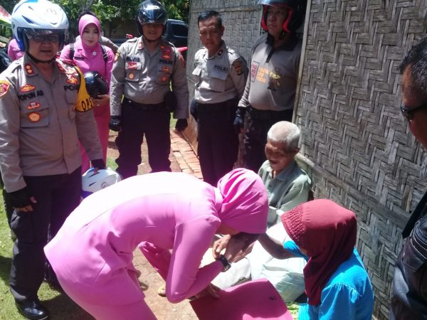 Peringati Isroā Miāroj, Polres Pesawaran Berbagi dan Bakti Sosial Kesehatan