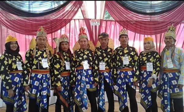 Petugas TPS 16 Pekon Podomoro Pake Kostum Kuda Lumping