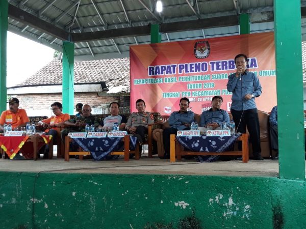Ketua PPK Kecamatan Pugung Resmi Tutup Pleno Terbuka