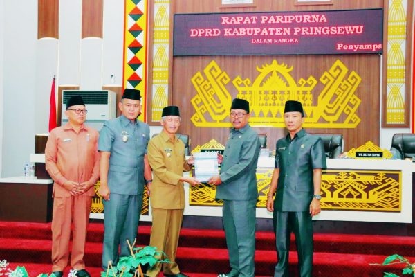 Bupati Pringsewu Sampaikan LKPJ 2018