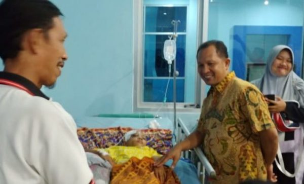 Kadiskes Lamsel Salurkan Bantuan Nanang