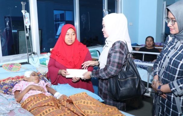 Winarni Jenguk Lita Korban Tsunami