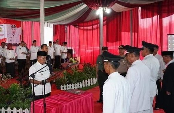 Plt Bupati Lamsel Nanang Lantik Tiga Pejabat Desa