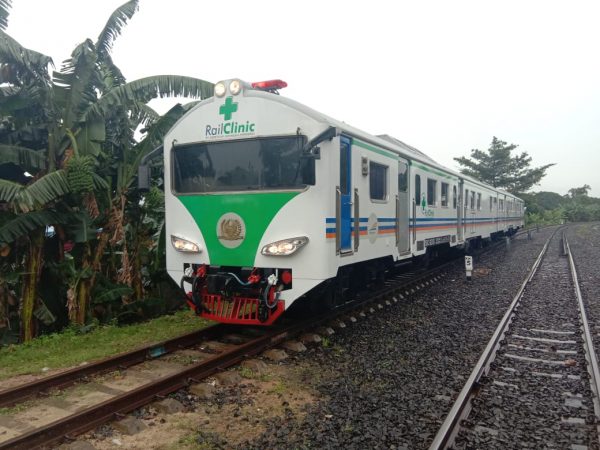 PT KAI Gelar Pengobatan Gratis Bagi Warga Jalur Kereta Api di Panjang