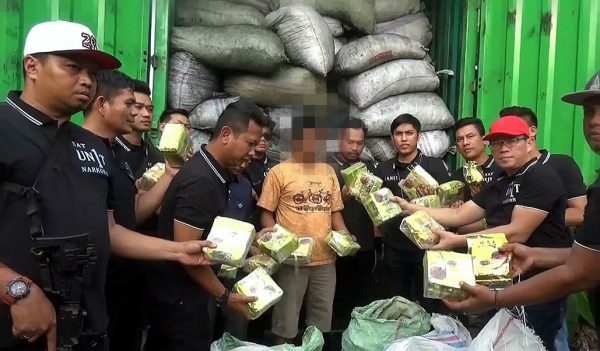 Polresta Metro Jakarta Barat Tangkap Lima Karung Sabu Dalam Truk Container