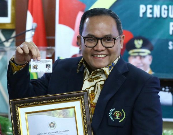 Bupati Muba Dodi Reza Alex Jadi Anggota Kehormatan PWI