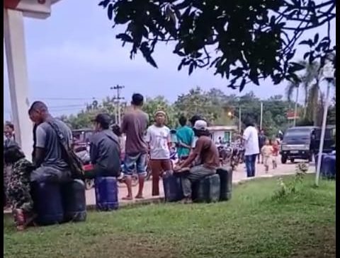 `Lili Pengawas SPBU Prokimal Lampura Bantah Lakukan Pengecoran, Tapi Sambil Ngawasi Ngecor?