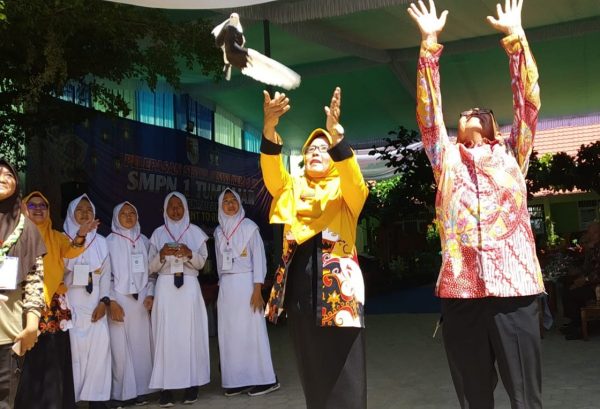 SMP Negeri 1 Tumijajar Lepas 279 Lulusan 2018/2019