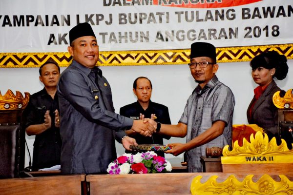 Umar Ahmad Sampaikan LKPJ 2018