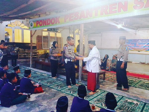 Sat Lantas Tulang Bawang Buka Puasa Bersama Santri Ponpes Darurrahman