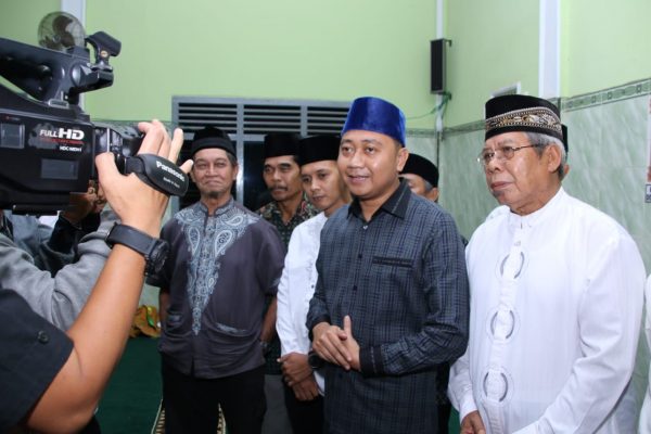 ‘Bukber’ dengan Warga Desa Tanjung Baru Bupati Agung Ajak Jaga Ukhuah Islamiah