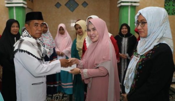 Ketua Tim PKK Lampung Selatan Winarni Nanang Ermanto Silahturhami Ramadhan Ke Pondok Pesantren