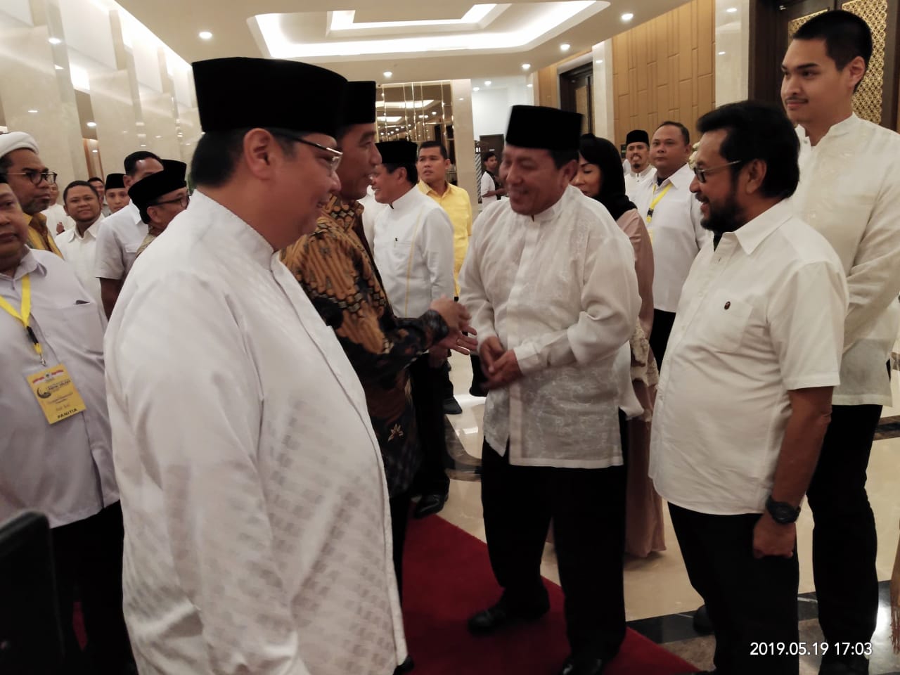 Hadiri Buka Puasa Bersama DPP Partai Golkar, Arinal Djunaidi Bertemu Presiden Jokowi