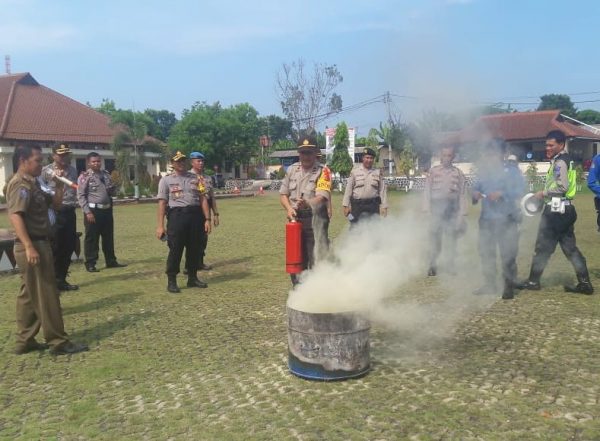 Polres Lampung Utara Gelar Simulasi Penanggulangan Kebakaran