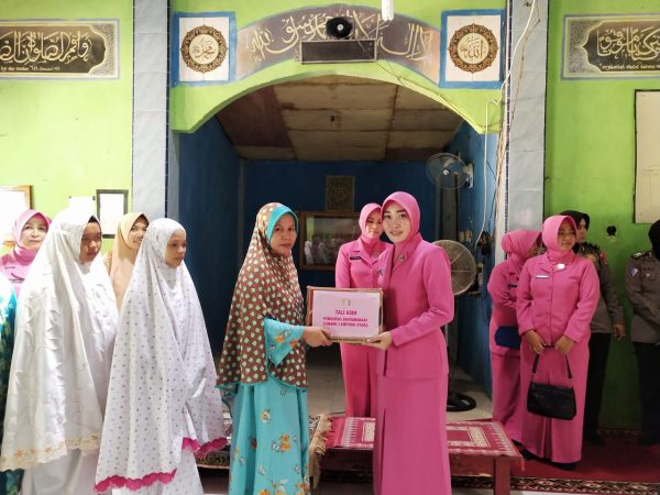 Ramadhan Berbagi, Pengurus Bhayangkari Cabang Lampung Utara Gelar Bhakti Sosial