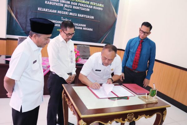 Tangani Masalah Perdata dan TU Negara, Kejari Muba dan PUPR Teken MoU